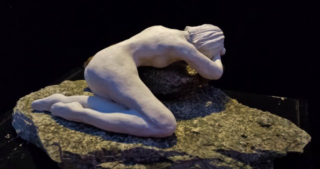 Larmes de Normandie - sculpture en argile - auteur Irène Mids